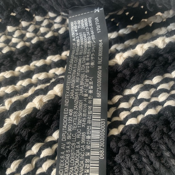 Zara crochet knit shorts. - Picture 3 of 7